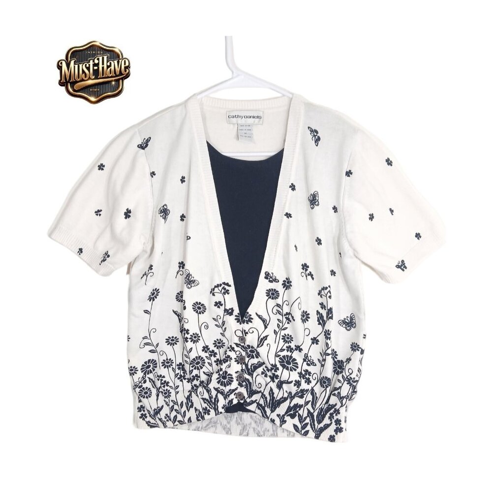 Cathy Daniels Women's M White Black Knit Top Embroidery Floral Button Front 🌸